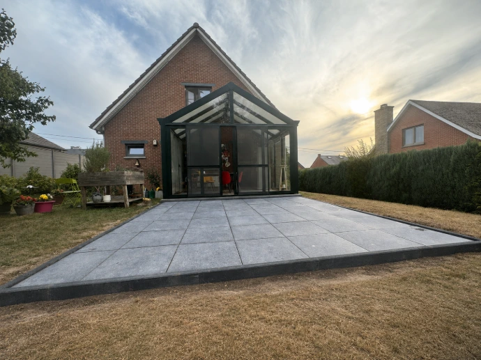 Terrasse sur plots avec finition naturelle et soignée
